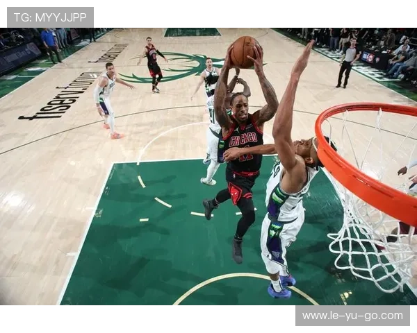 字母哥天降神扣点燃全场