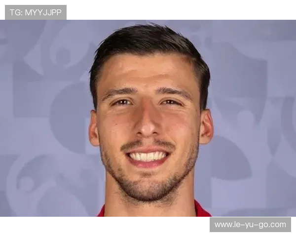 鲁本·迪亚斯：重塑后防格局的领袖力量